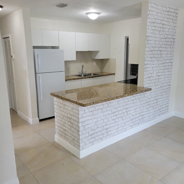 More Photos Of 808 NW 19th St, Fort Lauderdale Apartments For Sale