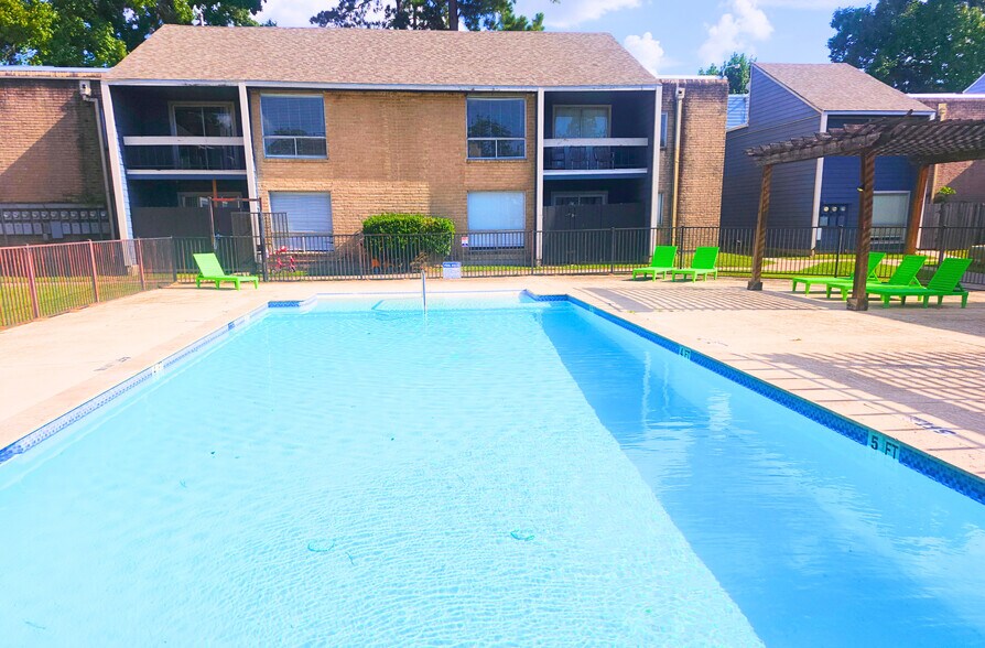 More Photos Of 311 Gladstell St, Conroe Apartments For Sale