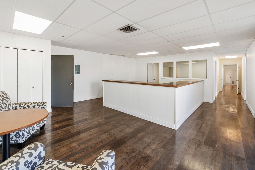 More Photos Of 125 Lurton St, Pensacola Distribution For Lease