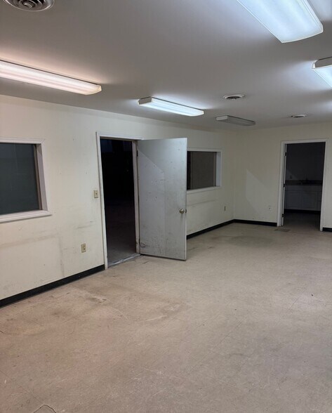 More Photos Of 572 3rd Ave Ext, Rensselaer Light Manufacturing For Lease