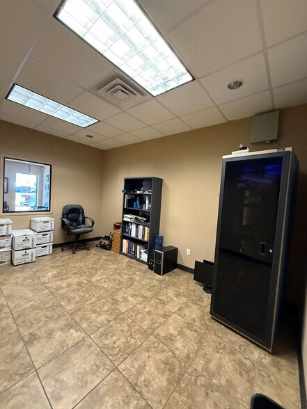 More Photos Of 1504 Nederland Ave, Nederland Storefront Retail Office For Sale