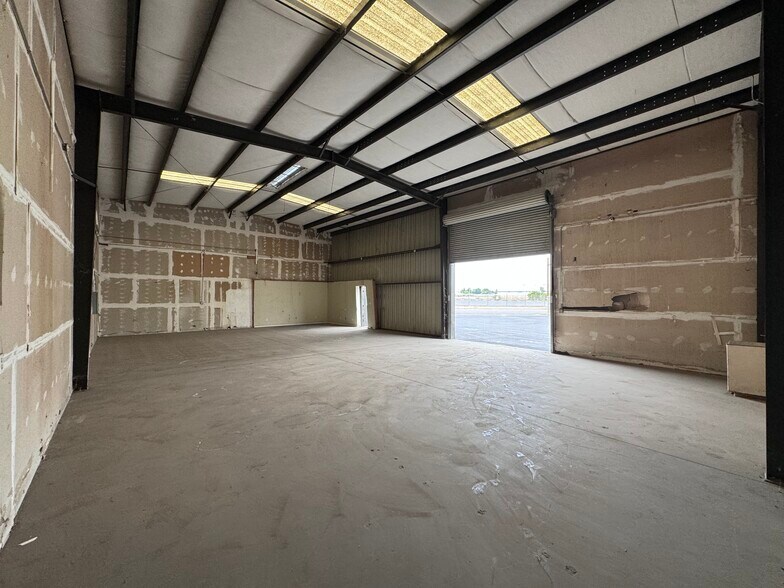 More Photos Of 5753-5755 W Barstow Ave, Fresno Warehouse For Lease