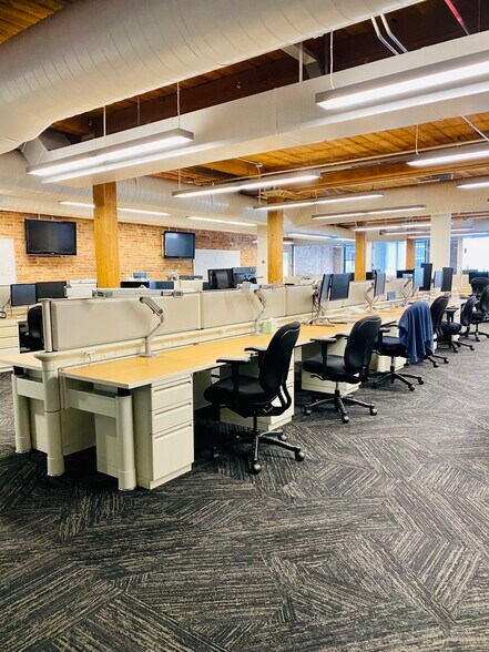 More Photos Of 600 W Fulton St, Chicago Office Residential For Sale