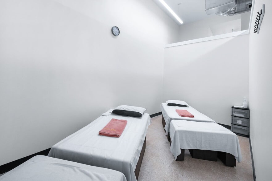 More Photos Of 965 W 18th St, Chicago Apartments For Sale