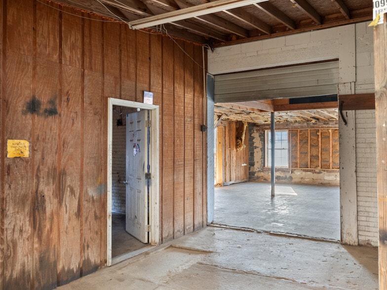 More Photos Of 428 S 3rd Ave, Chatsworth Freestanding For Sale