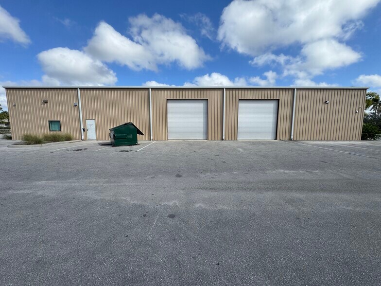More Photos Of 3777 Ironbridge Blvd, Fort Myers Unknown For Lease