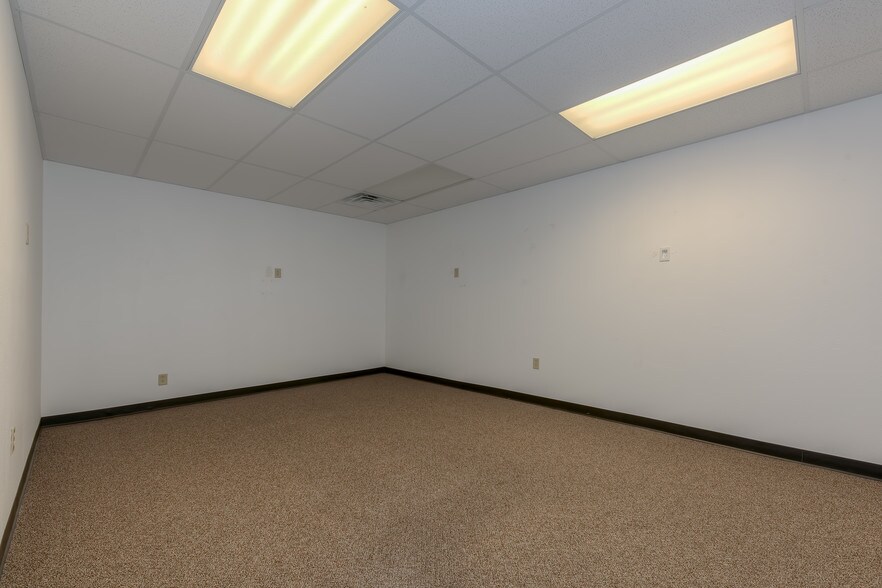 More Photos Of 530 Compton St, Broomfield Flex For Lease