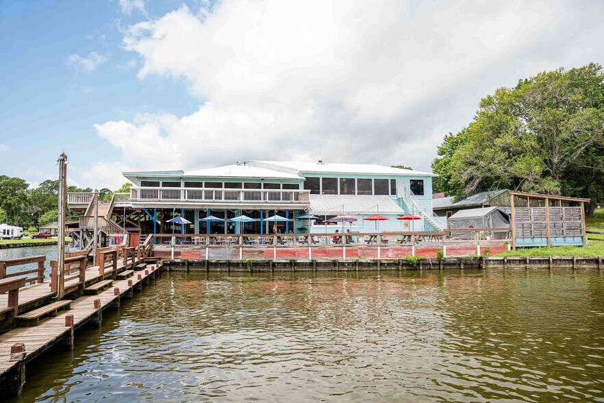 More Photos Of 371 Navaho Trl, Onalaska Hotel For Sale