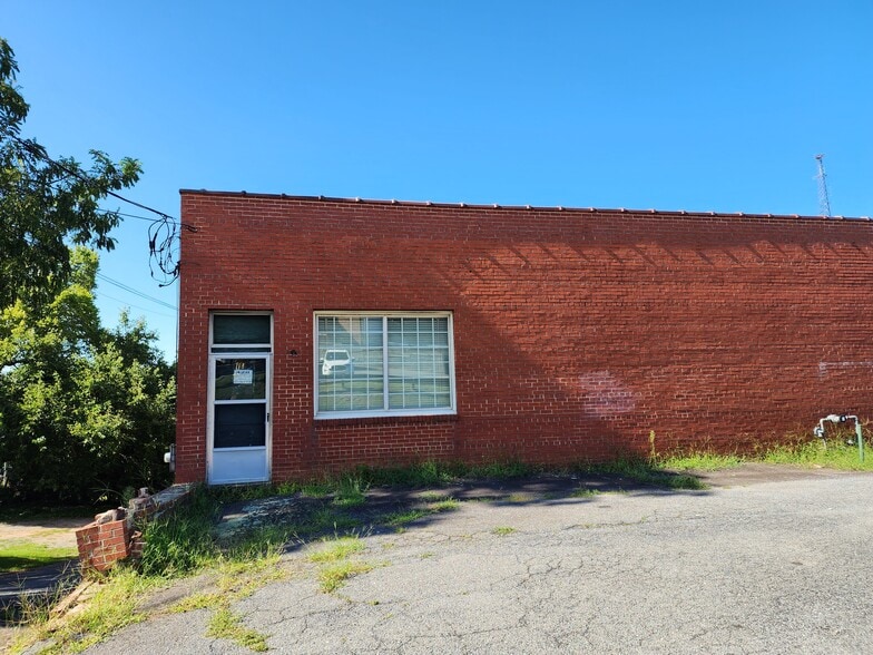 More Photos Of 414 Brookstown Ave, Winston-Salem Warehouse For Sale