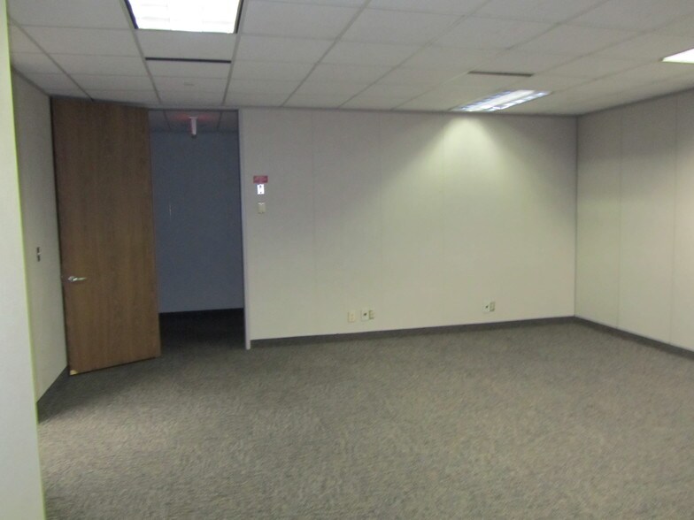 More Photos Of 539 N Carancahua St, Corpus Christi Office For Lease