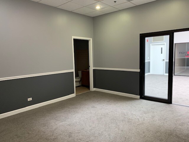More Photos Of 345 Memorial Dr, Crystal Lake Showroom For Sale