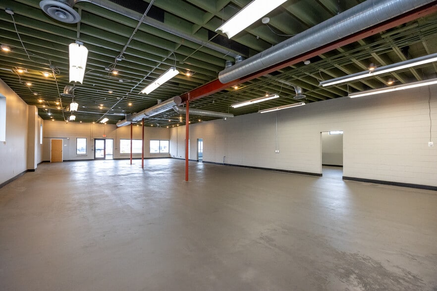 More Photos Of 1728 W 16th St, Indianapolis General Retail For Lease