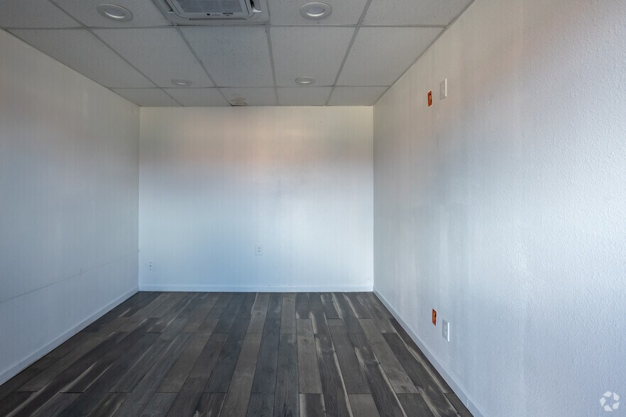 More Photos Of 1228 W Scyene Rd, Mesquite Unknown For Lease