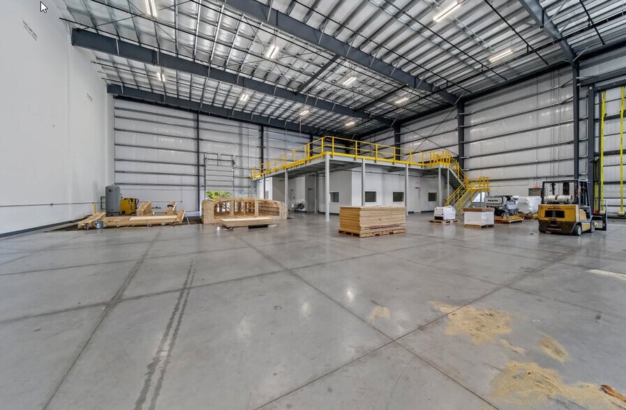 More Photos Of 1340 Commerce way, Stuart Warehouse For Lease