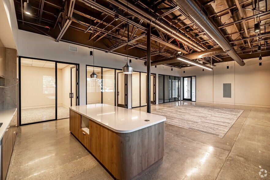 More Photos Of 200 E Baker St, Costa Mesa Loft Creative Space For Lease