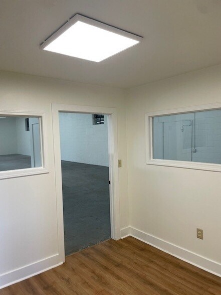 More Photos Of 158 Oak St, Avondale Estates Warehouse For Lease