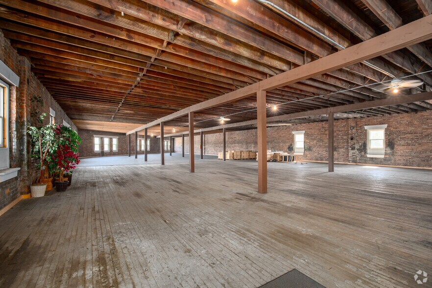 More Photos Of 2200 Glass St, Chattanooga Storefront Retail Residential For Sale