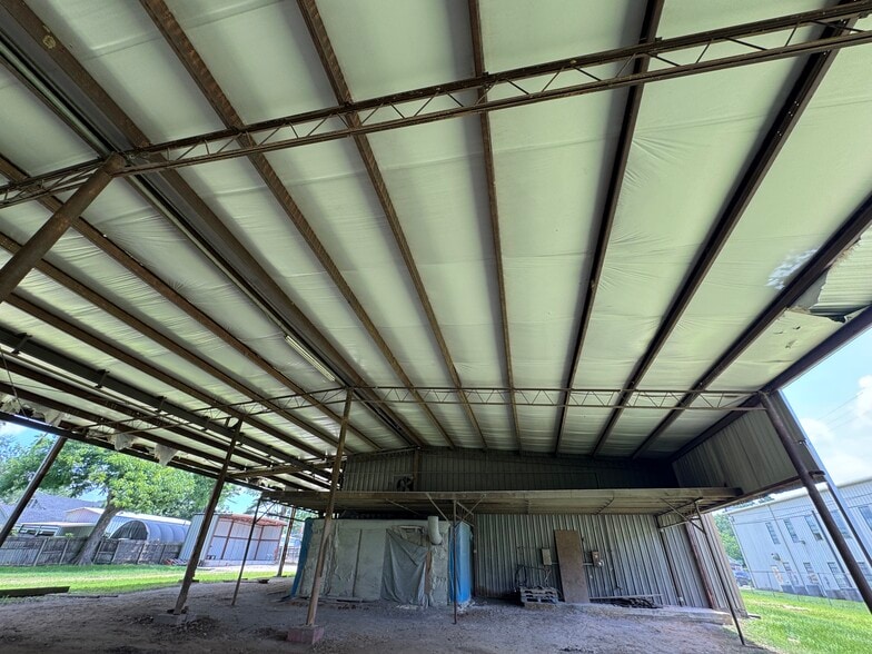 More Photos Of 1208 S Chestnut St, Lufkin Showroom For Sale