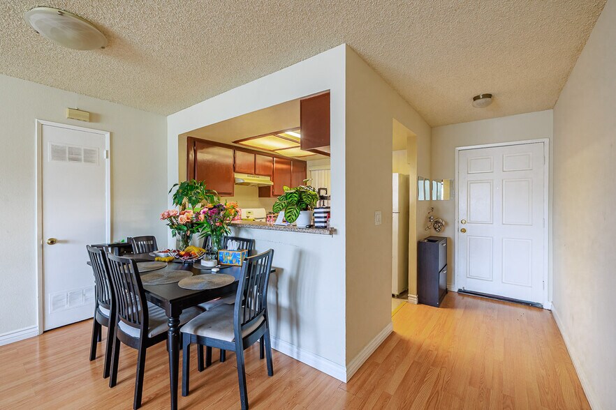 More Photos Of 904 E Lomita Ave, Glendale Apartments For Sale