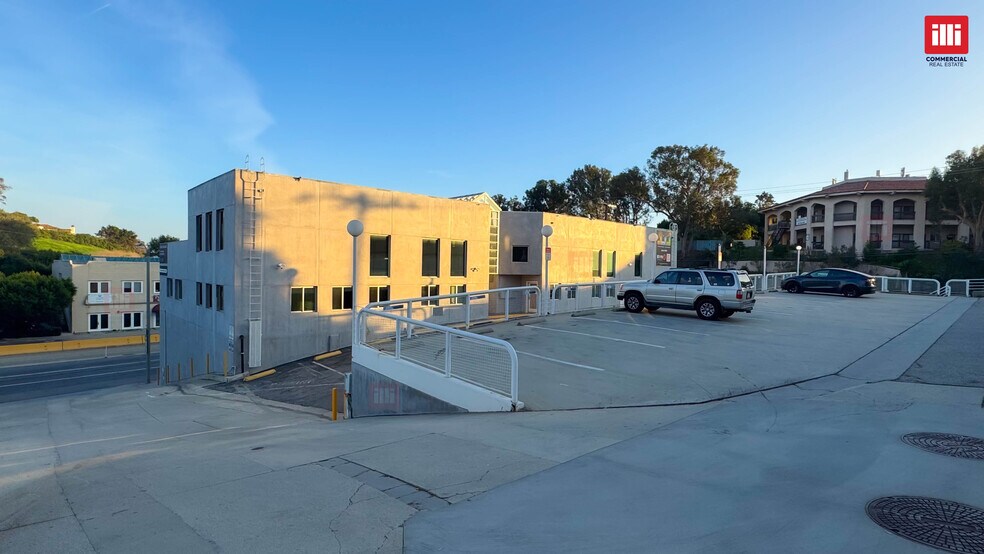 More Photos Of 28955 Pacific Coast Hwy, Malibu Storefront Retail Office For Sale