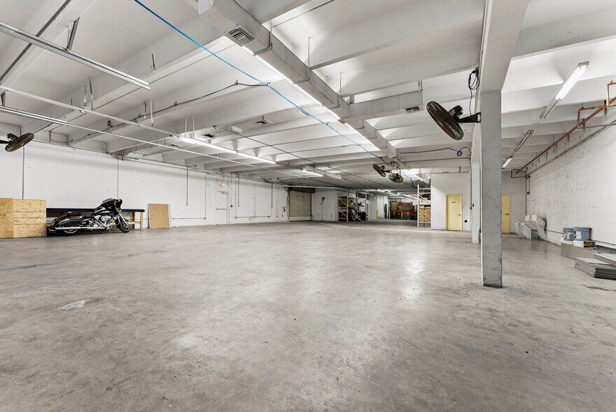 More Photos Of 2000 N Federal Hwy, Delray Beach General Retail For Lease