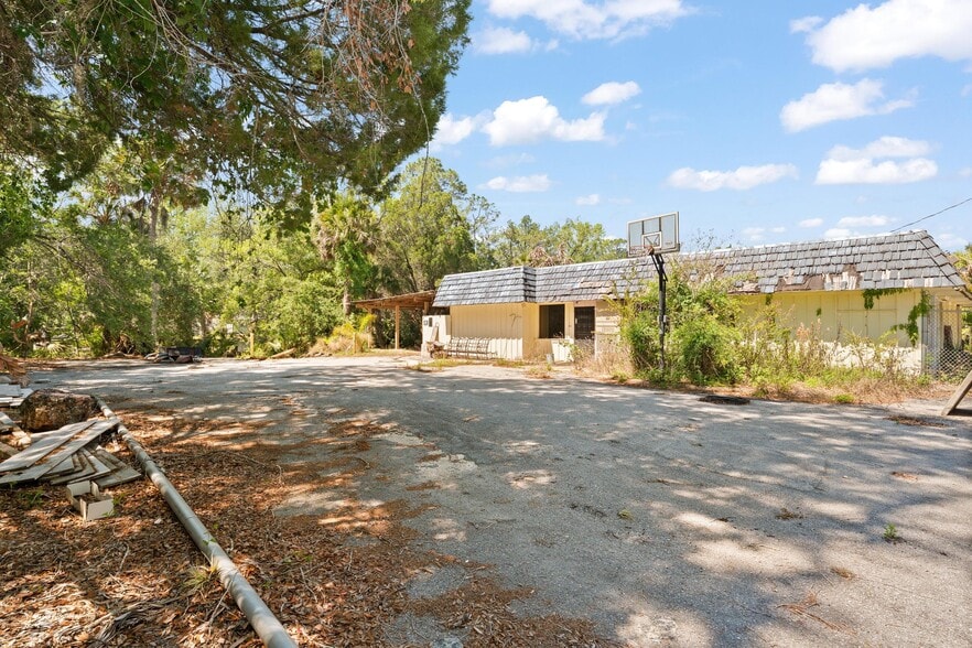 More Photos Of 6024 Cortez Blvd, Weeki Wachee General Retail For Sale
