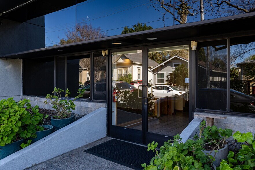 More Photos Of 610 Davis St, Santa Rosa Office Residential For Sale