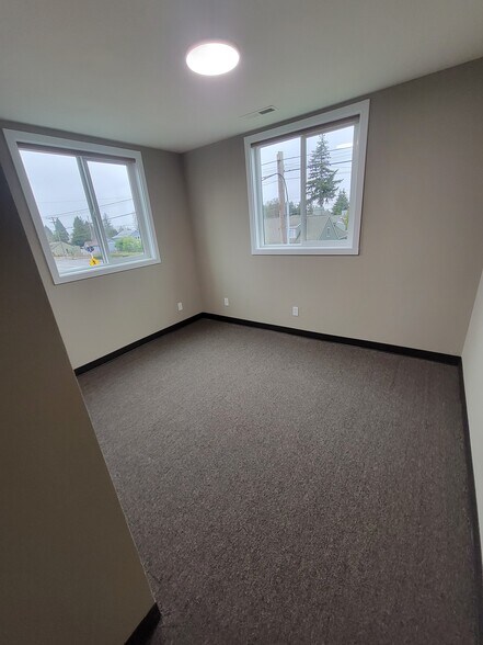 More Photos Of 7817 Pacific Ave, Tacoma Office For Sale