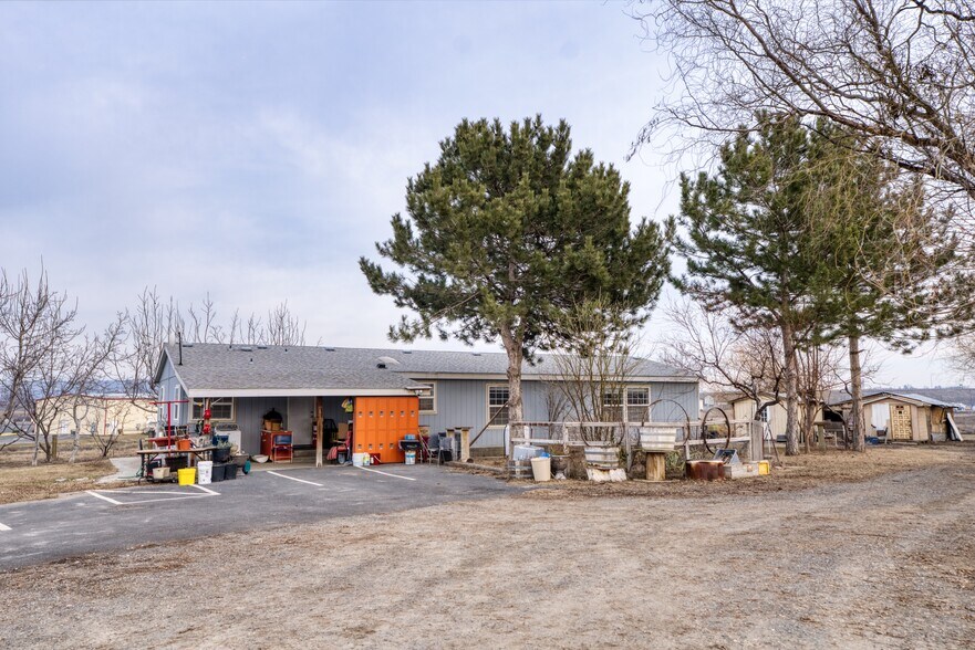 Primary Photo Of 1383 Puterbaugh Rd, Grandview Light Manufacturing For Sale