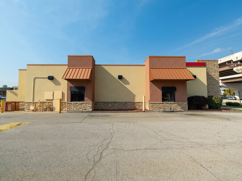 More Photos Of 11325 W Dodge Rd, Omaha Fast Food For Lease