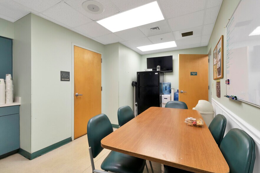More Photos Of 2525 Harbor Blvd, Port Charlotte Medical For Lease