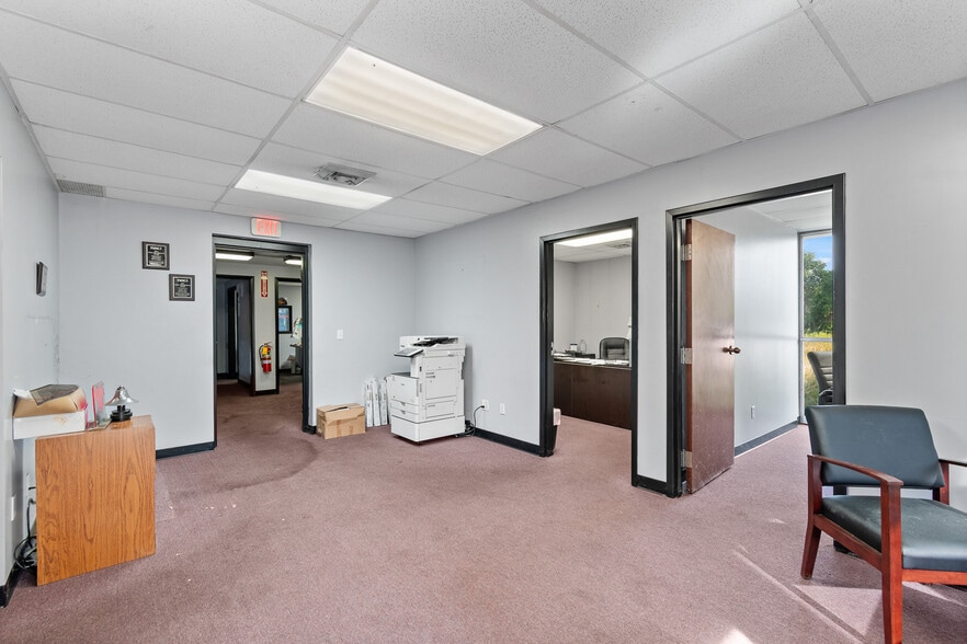 More Photos Of 60 Williams St, Grand River Warehouse For Sale