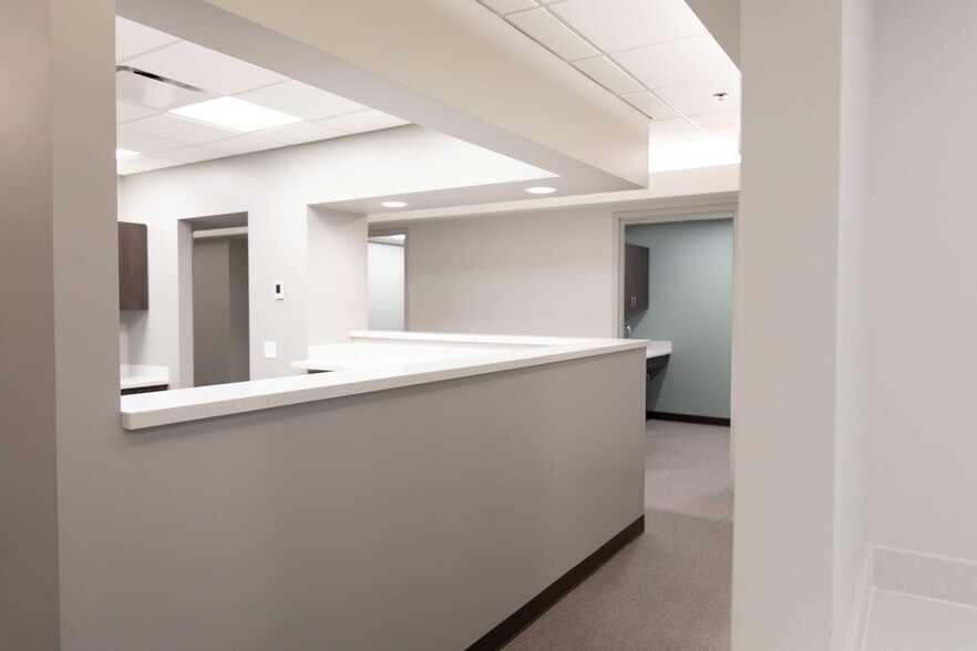 More Photos Of 17030 Lakeside Hills Plz, Omaha Medical For Lease