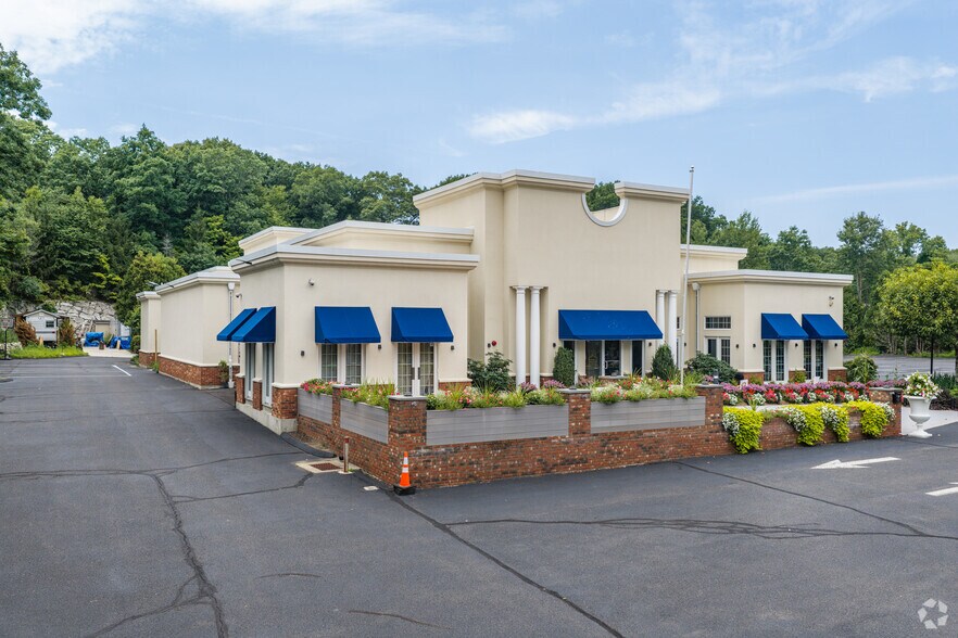 Primary Photo Of 707 Main St, Monroe Freestanding For Sale
