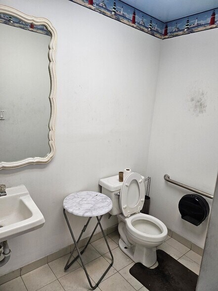 More Photos Of 4010 E 8th Ave, Hialeah General Retail For Sale