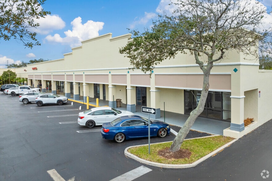 More Photos Of 8767-8961 SE Bridge Rd, Hobe Sound Unknown For Lease