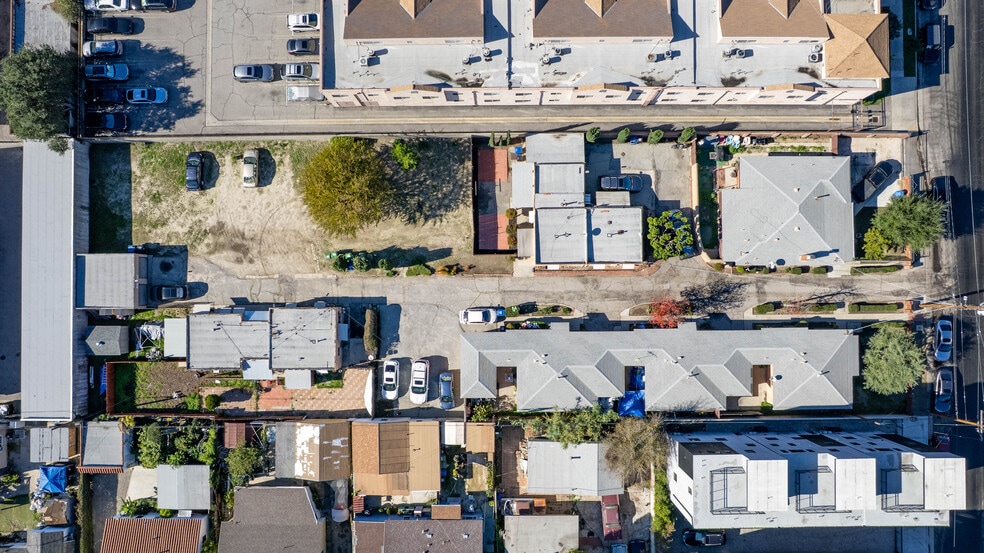 More Photos Of 11414 Calvert St, North Hollywood Land For Sale