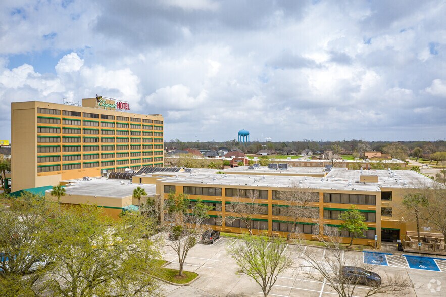 More Photos Of 2355 Interstate 10 S, Beaumont Hotel For Sale