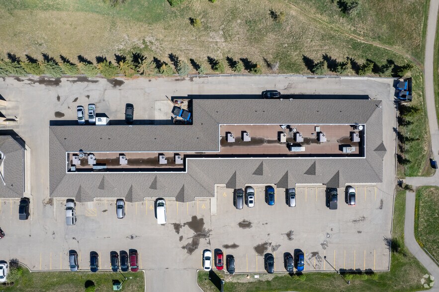 More Photos Of 800 Veterans Blvd, Airdrie Storefront For Sale