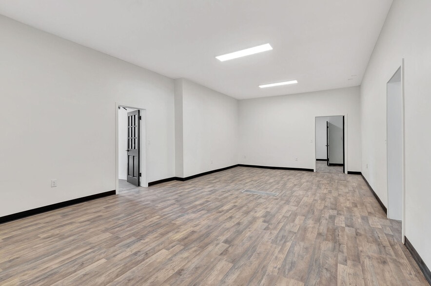 More Photos Of 2435 Williams Ave, Cincinnati Storefront Retail Residential For Lease