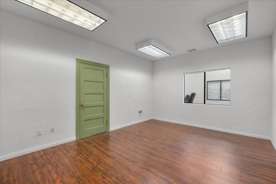 More Photos Of 1002-1008 S Pacific Ave, San Pedro Storefront Retail Office For Lease