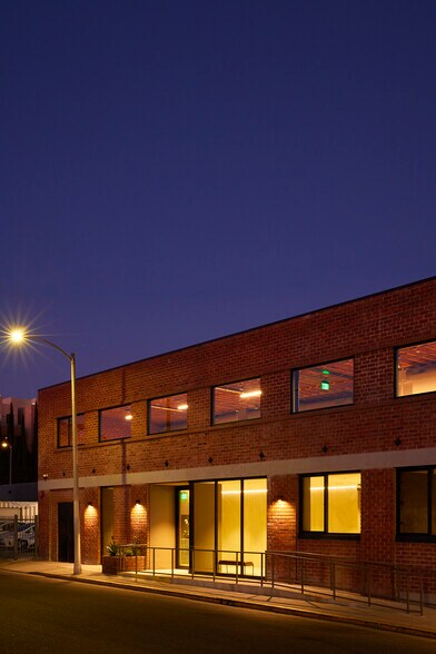 More Photos Of 1144-1146 N Las Palmas Ave, Los Angeles Loft Creative Space For Sale