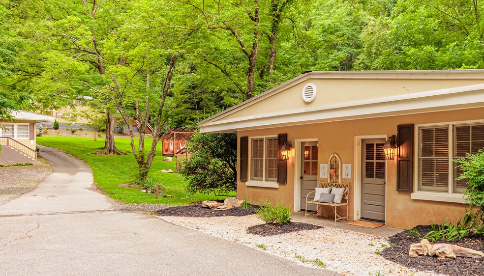 More Photos Of 171 Lakeview Lodge Dr, Bryson City Hotel For Sale