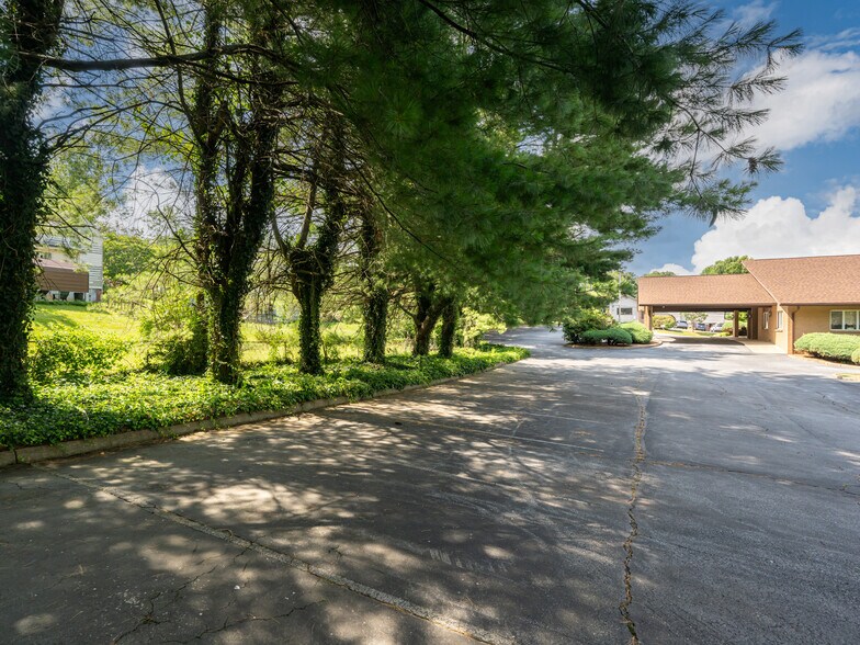 More Photos Of 60 Phifer St, Asheville Medical For Sale