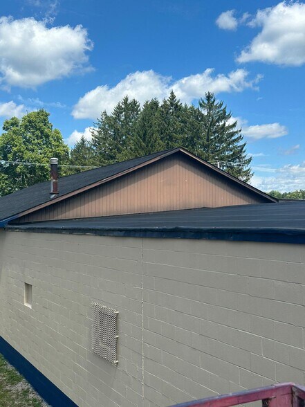 More Photos Of 200 Grand Ave, Clarion Warehouse For Lease