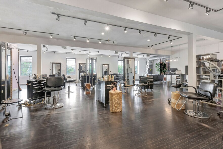 More Photos Of 6091-6095 Montgomery Rd, Cincinnati Storefront Retail Office For Lease