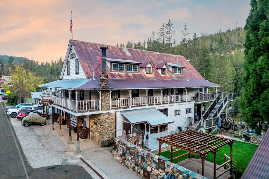 More Photos Of 15432 Washington Rd, Washington Storefront Retail Residential For Sale