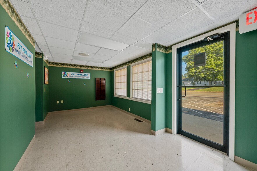 More Photos Of 1004 Glenview Dr, Glasgow Medical For Sale