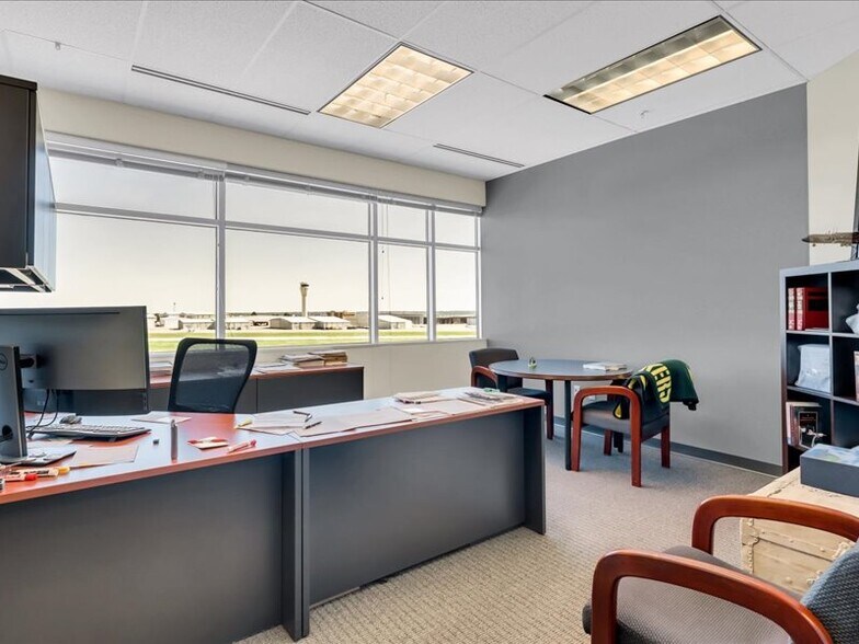 More Photos Of 8001 S InterPort Blvd, Englewood Office For Lease