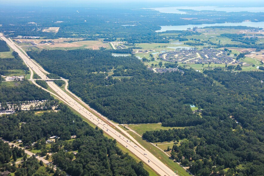 More Photos Of 1002 Interstate 45, Willis Land For Sale